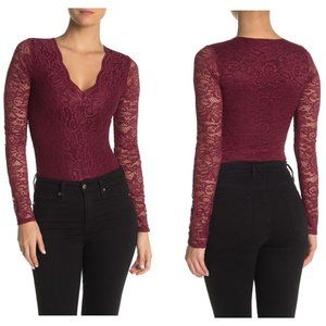 Socialite Lace Scallop V Neck Bodysuit NWOT